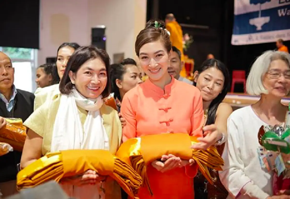 งานบุญไม่เคยพลาด "แพนเค้ก เขมนิจ" บินทำบุญกฐินทอดผ้าป่าสร้างวัดไทยในฝรั่งเศส