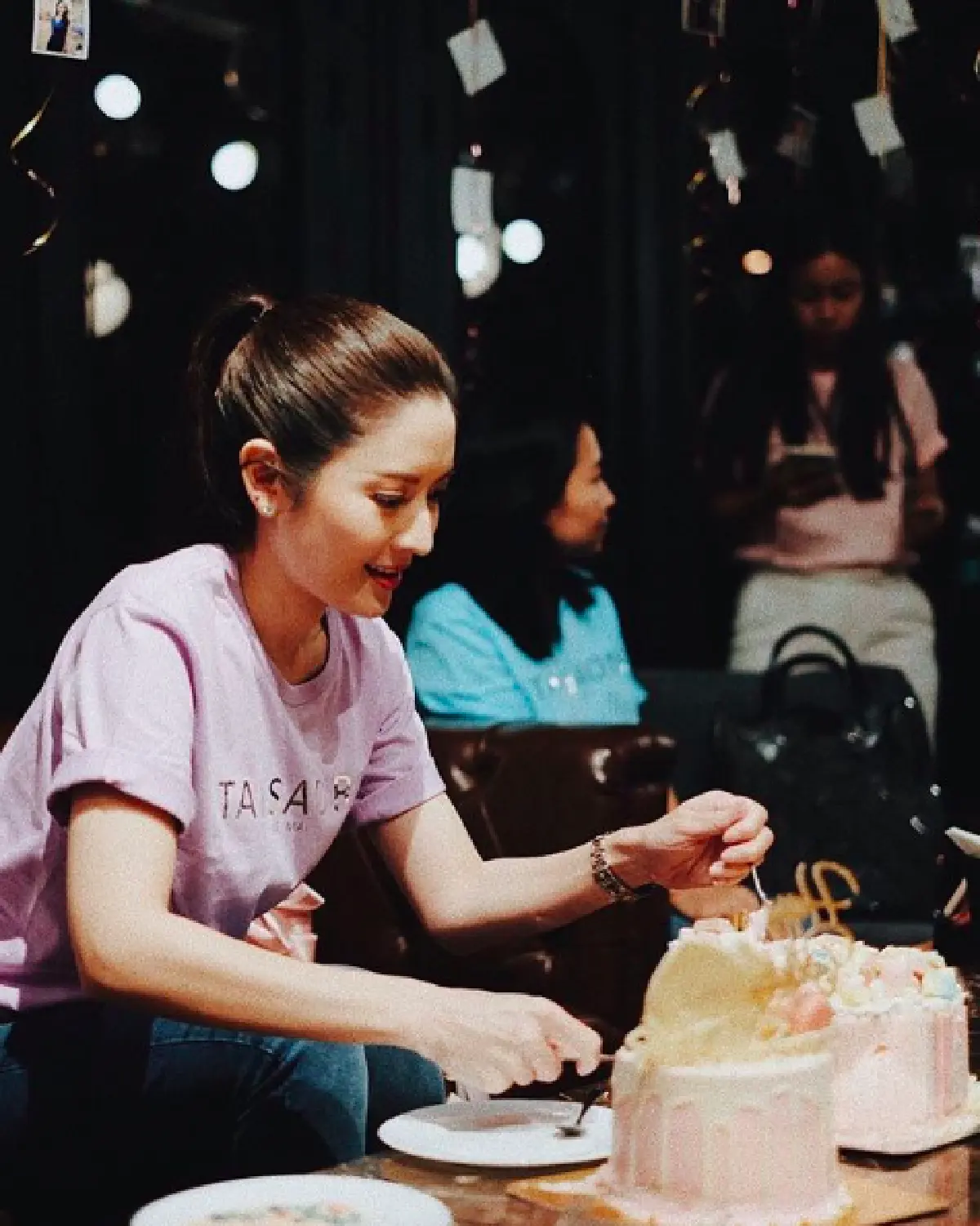 โมเมนต์ชวนอบอุ่นใจ "จุ๋ย" เซอร์ไพรส์วันเกิด “แอฟ" แต่ดันซึ้งร้องไห้ทั้งคู่ กับมิตรภาพดีที่มีให้กัน