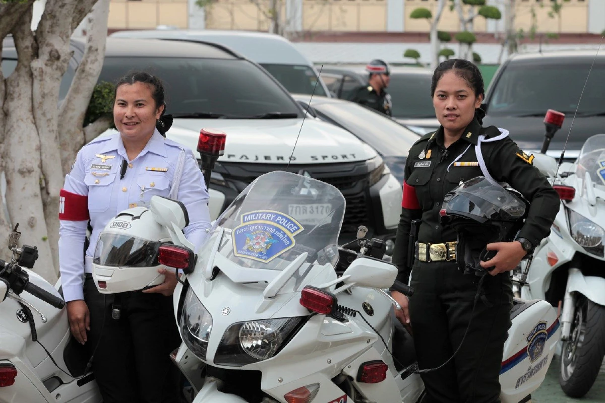 เปิดตัว 2 สห.หญิงขี่จยย.ฉลามบกคันเบิ้มนำขบวนครั้งแรกในประวัติศาสตร์