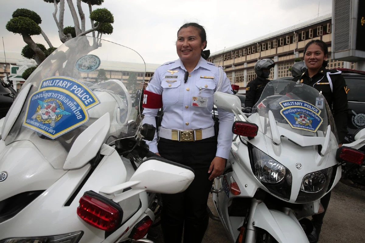 เปิดตัว 2 สห.หญิงขี่จยย.ฉลามบกคันเบิ้มนำขบวนครั้งแรกในประวัติศาสตร์