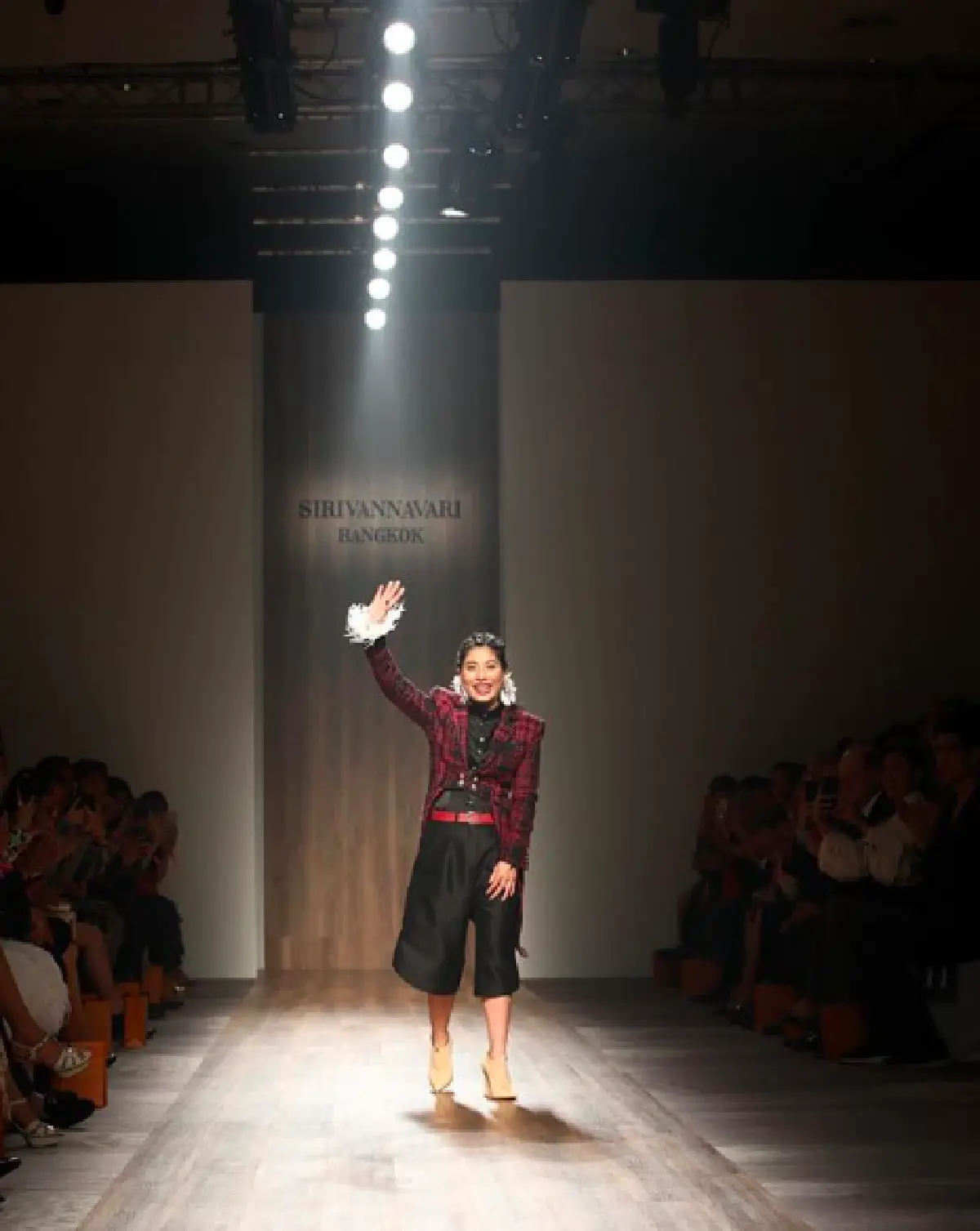"เจ้าฟ้าสิริวัณณวรีฯ” ทรงจัดแฟชั่นโชว์เผยโฉมคอลเลคชั่นทรง AUTUMN/WINTER 2019-2020