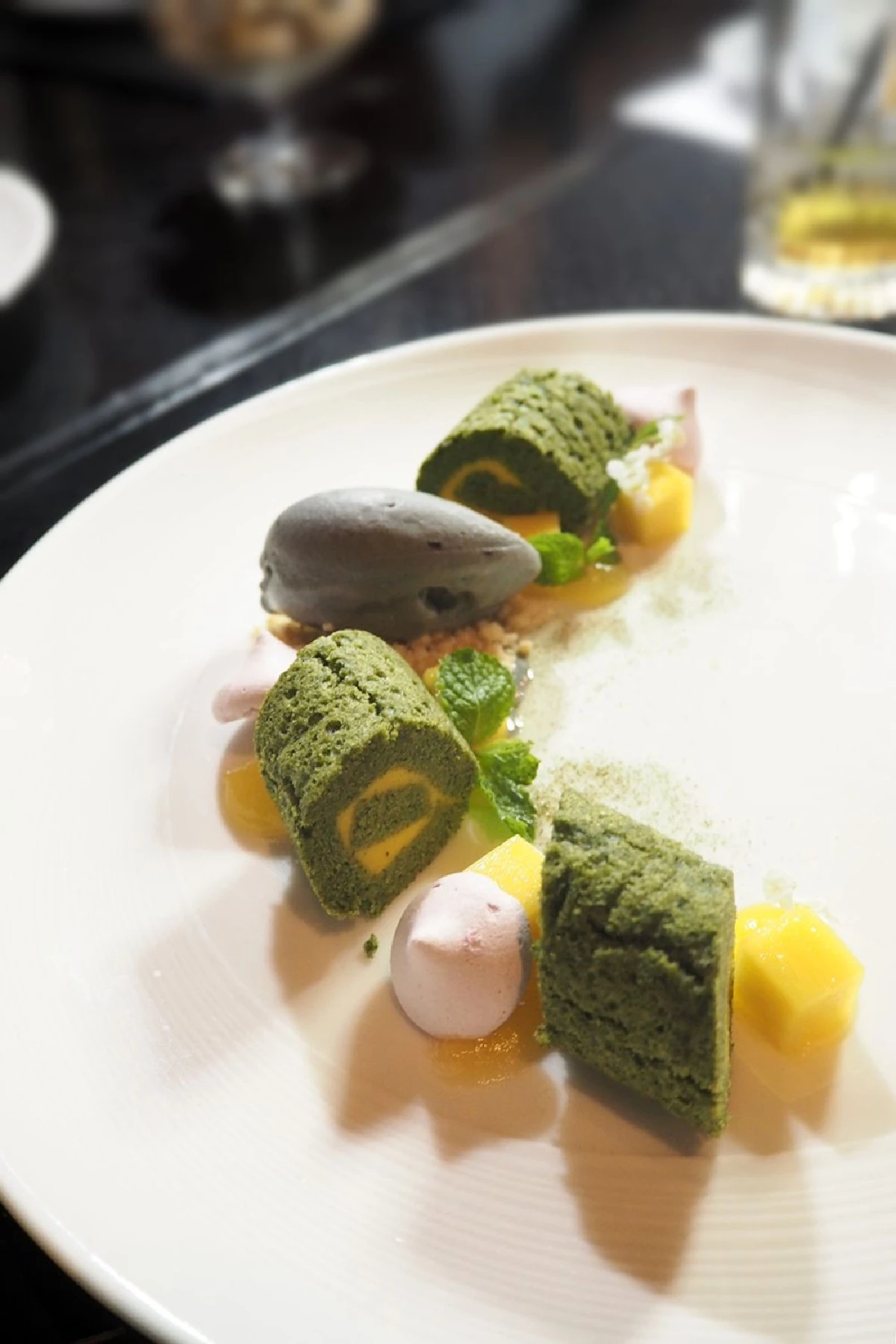 เดอะ ดิสทริคท์ กริลล์ รูม แอนด์ บาร์ มาแล้วห้ามพลาดเมนูไหนบ้าง