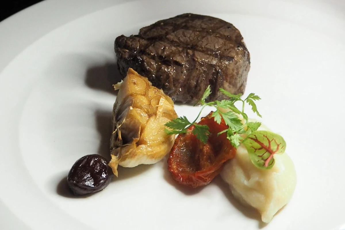 เดอะ ดิสทริคท์ กริลล์ รูม แอนด์ บาร์ มาแล้วห้ามพลาดเมนูไหนบ้าง