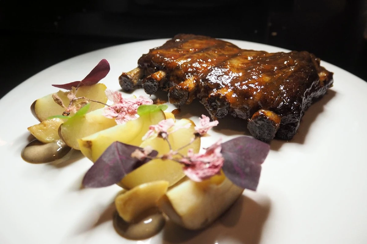 เดอะ ดิสทริคท์ กริลล์ รูม แอนด์ บาร์ มาแล้วห้ามพลาดเมนูไหนบ้าง