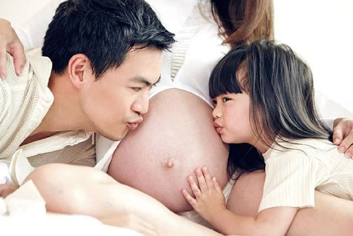 "แนน ปิยะดา” ควงสามี “ไฮโซกึ้ย” และลูกสาว “น้องนาฬา” ถ่ายภาพก่อนคลอดลูกคนที่ 2