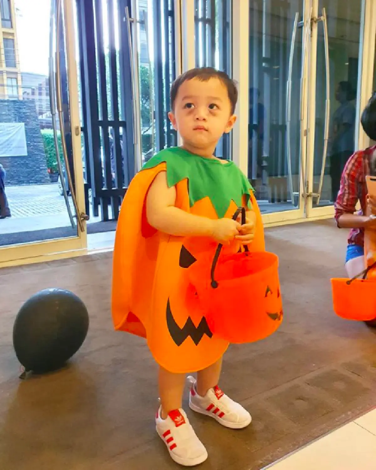 ควันหลงวันฮาโลวีน! ลูกหลานคนบันเทิงแต่งตัวชุดผีแบบจัดเต็มน่ารักน่าเอ็นดูสุดๆ