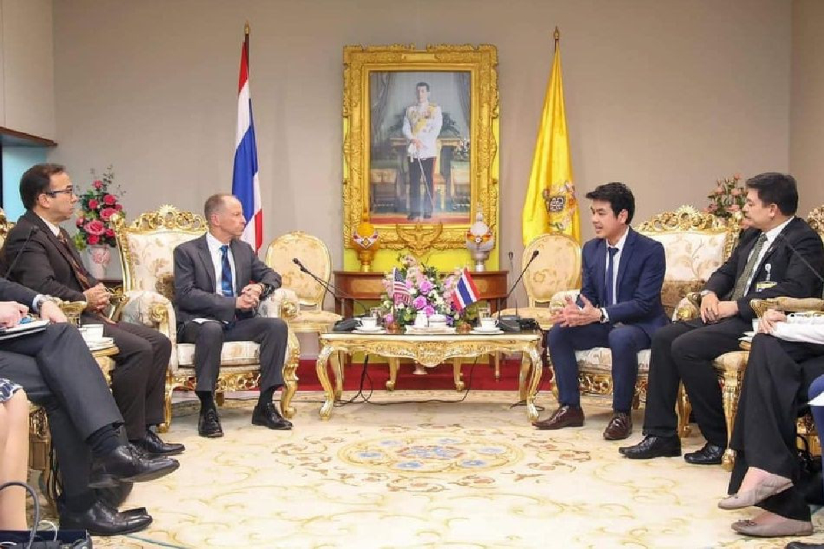 ปิยบุตรพบผู้ช่วยรมต.สหรัฐ บอกไทยมีปัญหาบังคับใช้กม.-สิทธิมนุษยชน ปิยบุตรพบผู้ช่วยรมต.สหรัฐ บอกไทยมีปัญหาบังคับใช้กม.-สิทธิมนุษยชน