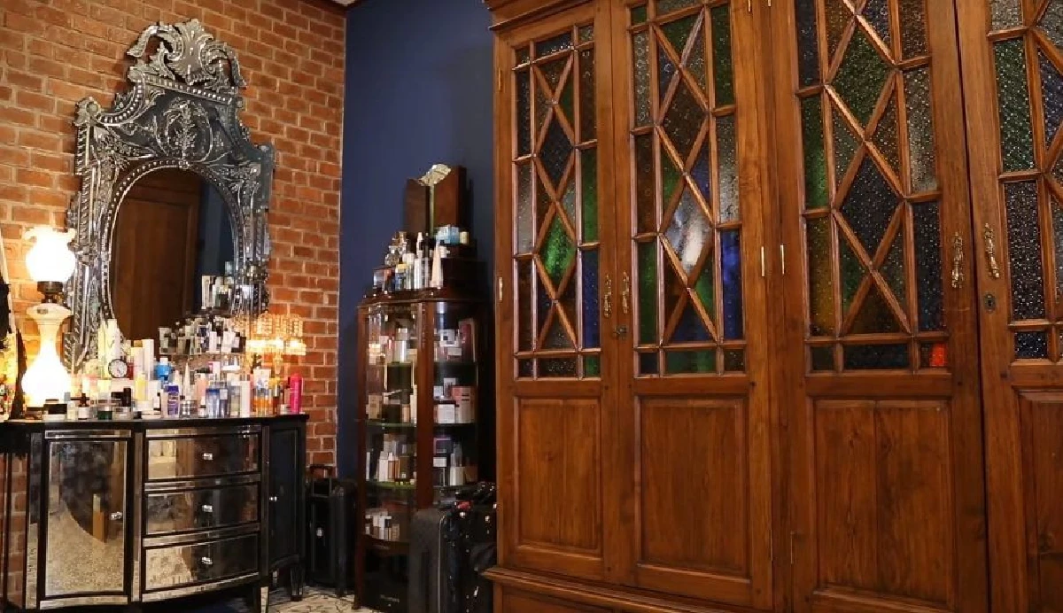 ส่องบ้านสุดหรูหราของ "ป้อม วินิจ" ช่างแต่งหน้าคู่บุญซุปตาร์ บนที่ดิน 4 ไร่  มีสวนสไตล์อังกฤษ