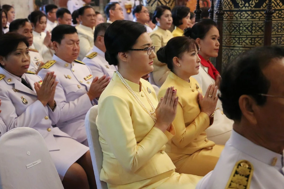 ในหลวงโปรดเกล้าฯ พระราชทานผ้าพระกฐิน ถวายวัดพระศรีรัตนมหาธาตุวรมหาวิหาร