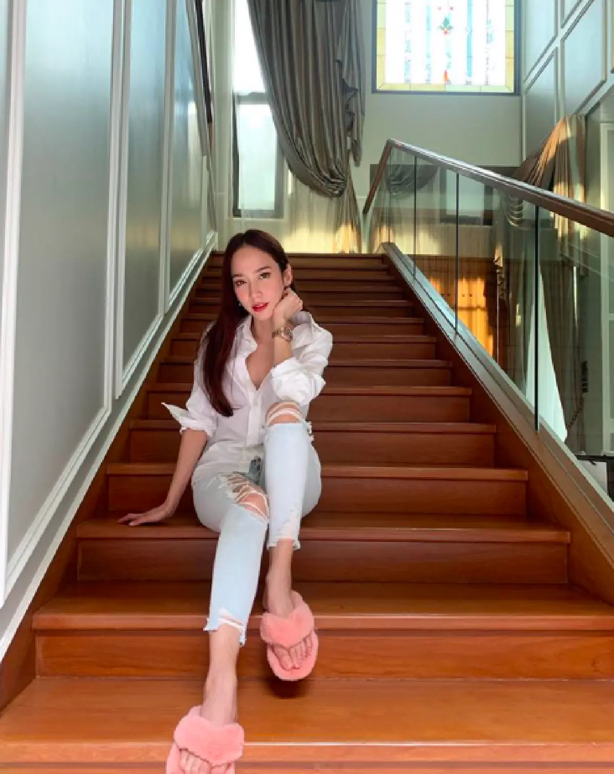 ขนาดปวดขายังเป๊ะ! "อั้ม พัชราภา” พาครอบครัวเที่ยวเชียงใหม่ รับอากาศเย็นๆ