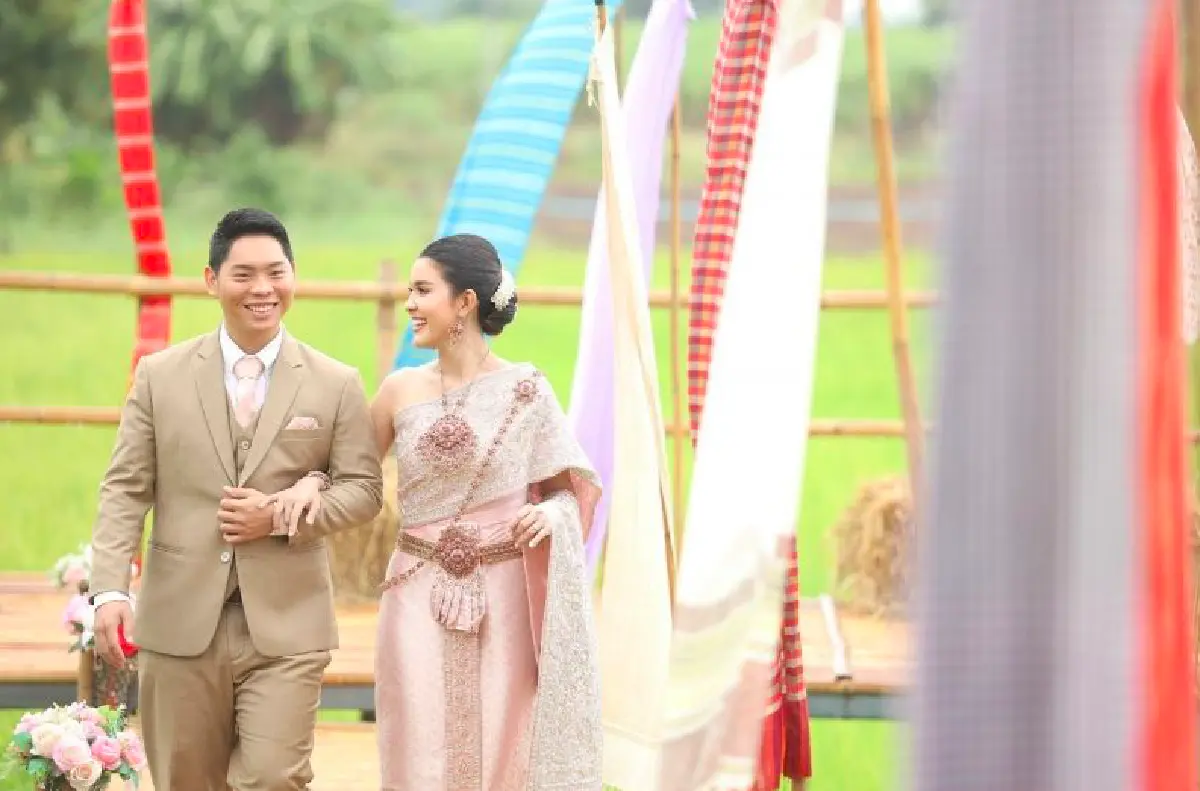 "เปา-เอิร์ธ" แต่งแล้ว! จูงมือเข้าพิธีวิวาห์แบบไทยสุดอุบอุ่น ที่บ้านเจ้าสาว สุพรรณบุรี