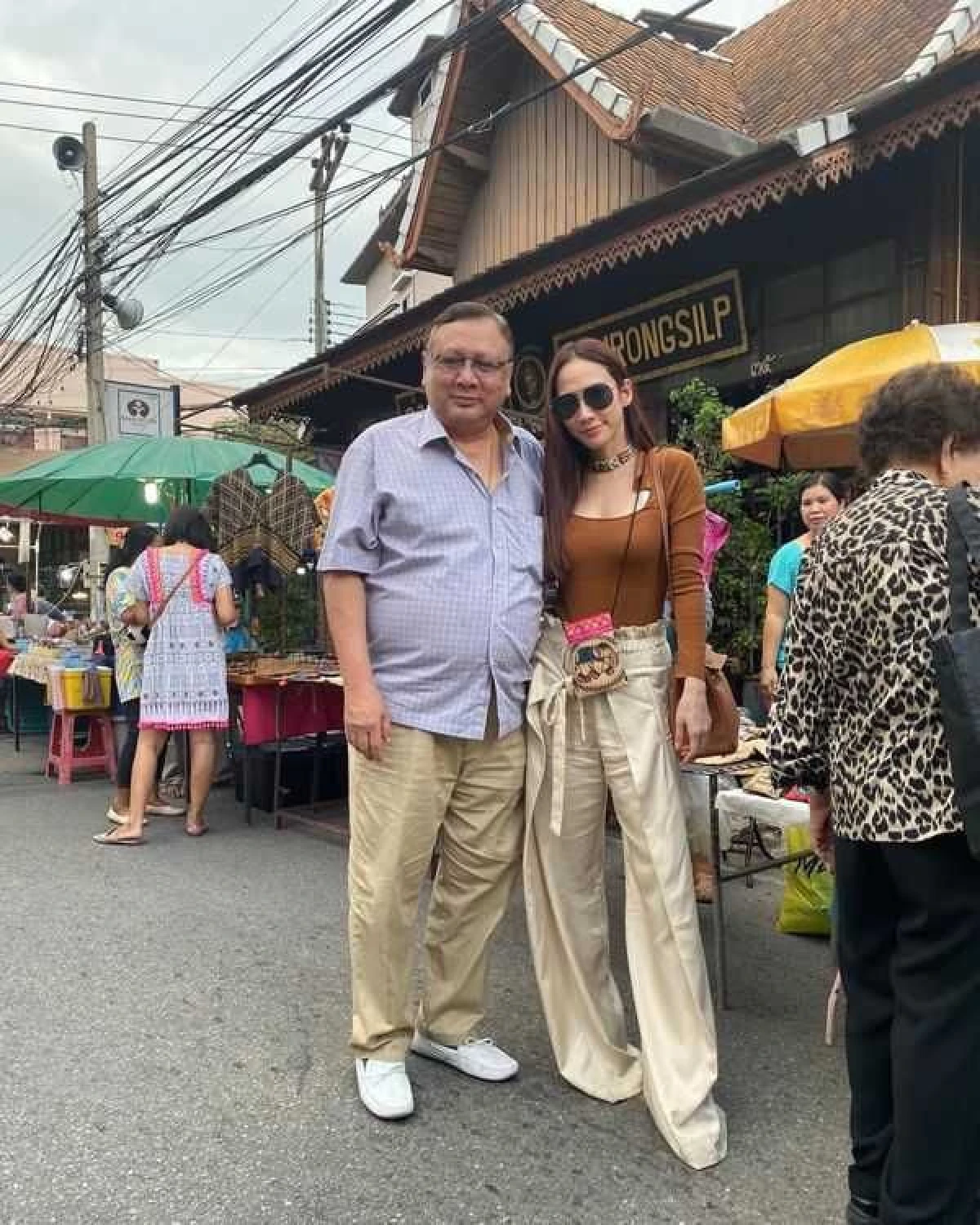 ขนาดปวดขายังเป๊ะ! "อั้ม พัชราภา” พาครอบครัวเที่ยวเชียงใหม่ รับอากาศเย็นๆ