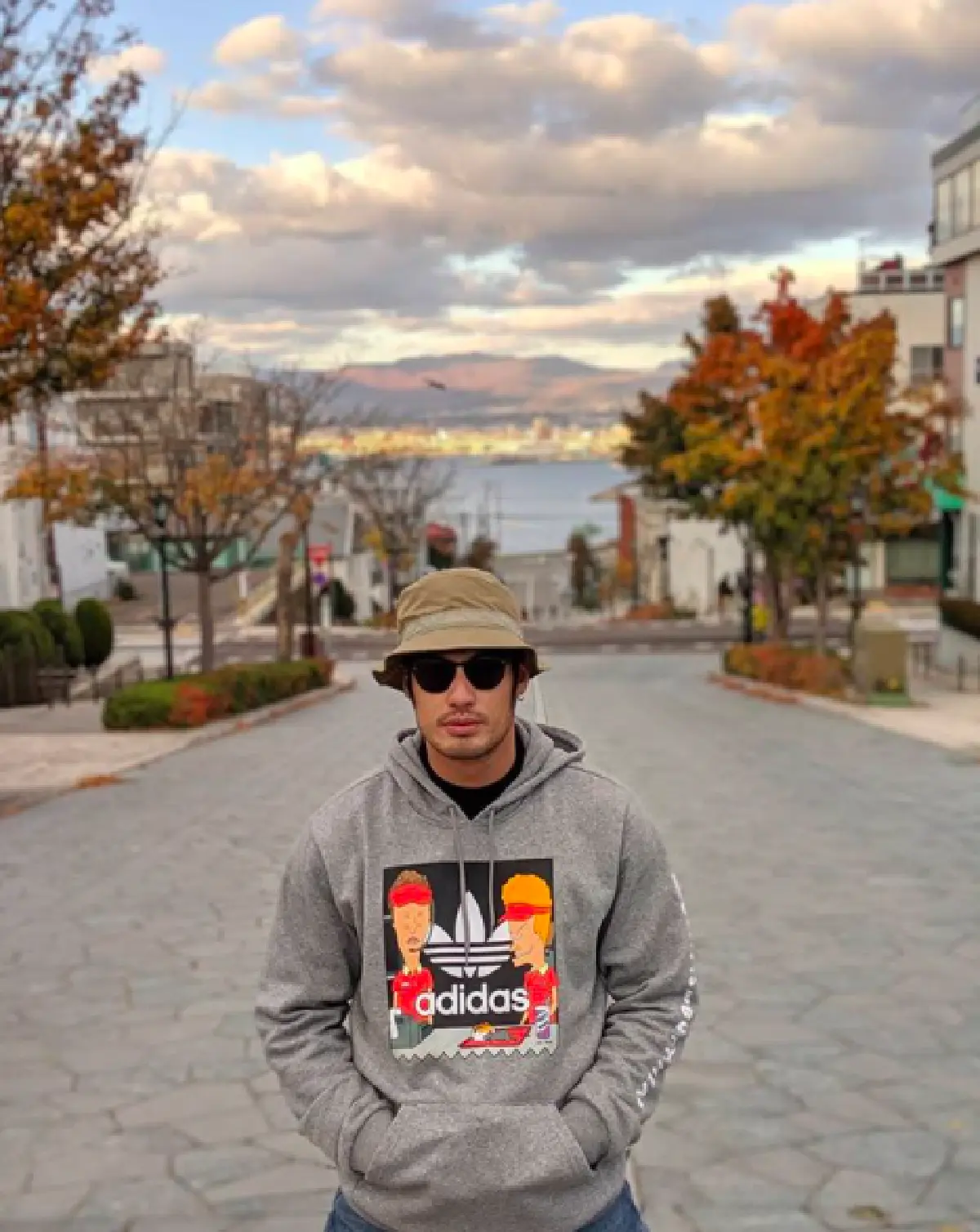 “บอย ปกรณ์” ชูสองนิ้ว! หลังขอคุณหมอผ่าตัดด่วน เพราะถูกแมลงกินเนื้อที่ญี่ปุ่นกัด