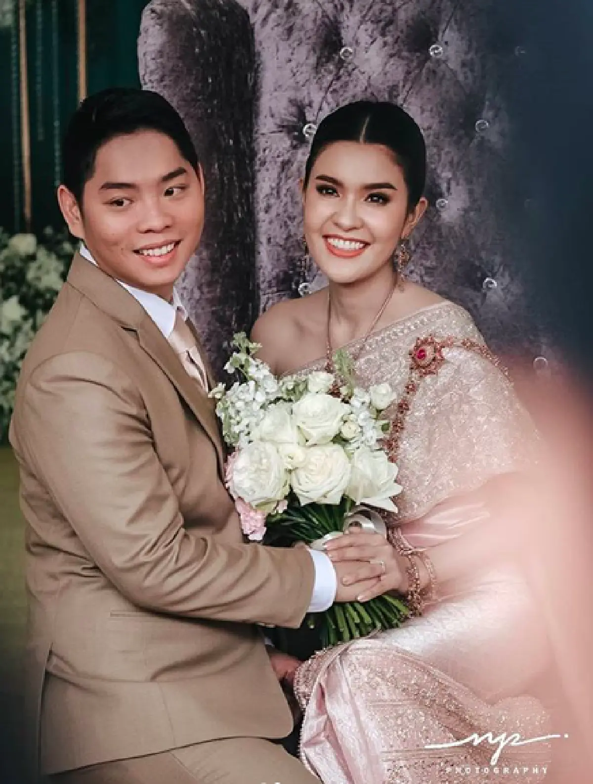 "เปา-เอิร์ธ" แต่งแล้ว! จูงมือเข้าพิธีวิวาห์แบบไทยสุดอุบอุ่น ที่บ้านเจ้าสาว สุพรรณบุรี