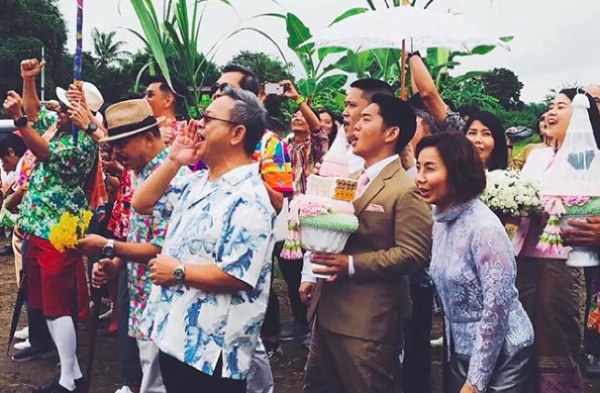 "เปา-เอิร์ธ" แต่งแล้ว! จูงมือเข้าพิธีวิวาห์แบบไทยสุดอุบอุ่น ที่บ้านเจ้าสาว สุพรรณบุรี