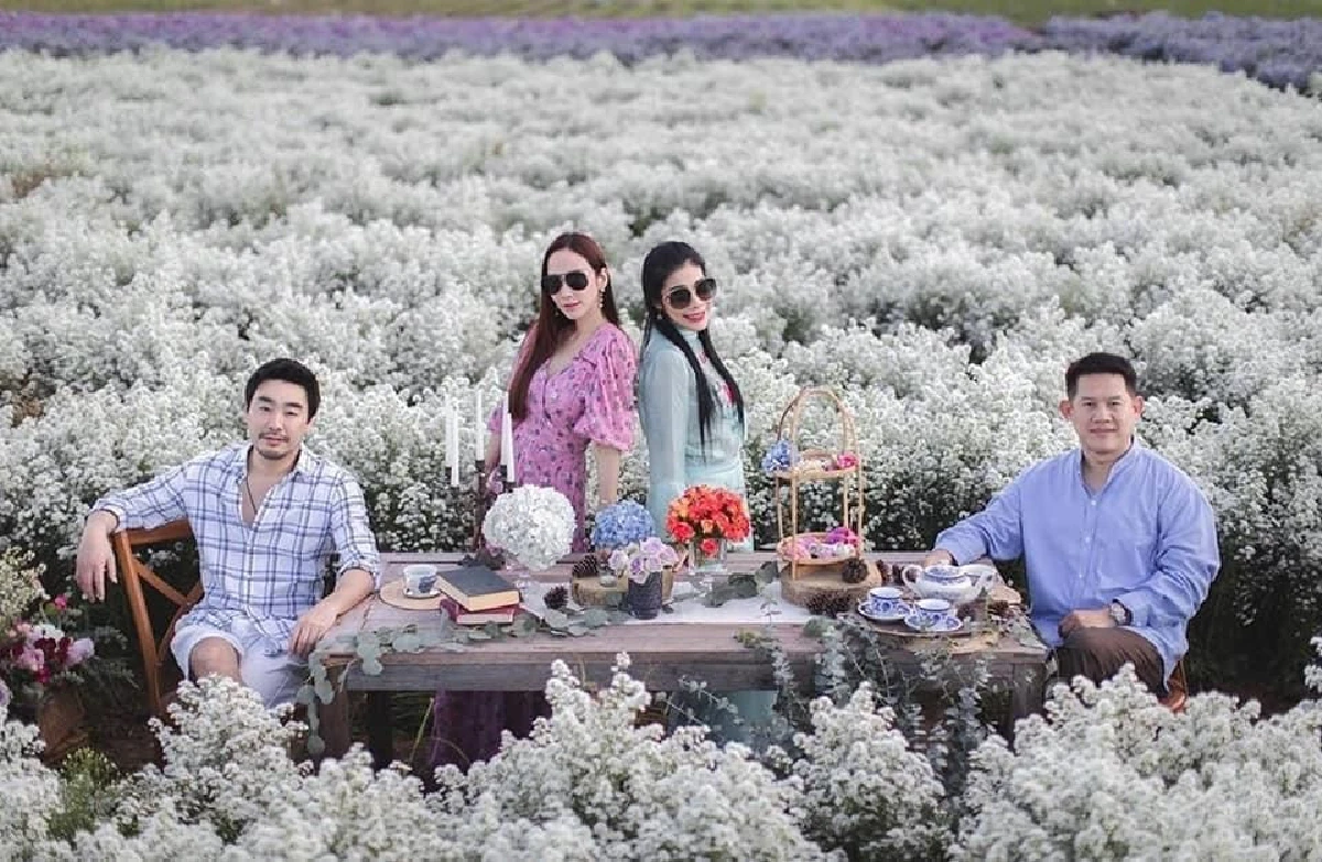 ทริปพิเศษ "อั้ม พัชราภา” ควงแขน "ไฮโซพก” เที่ยวฟาร์มดอกไม้สุดโรแมนติก ที่เชียงใหม่