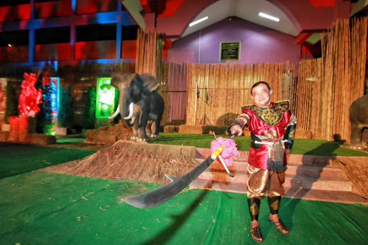 พ่อเมืองปทุมฯชวนใส่ชุดไทยเที่ยวงานรำลึกพระเจ้าตากสินกู้ชาติ