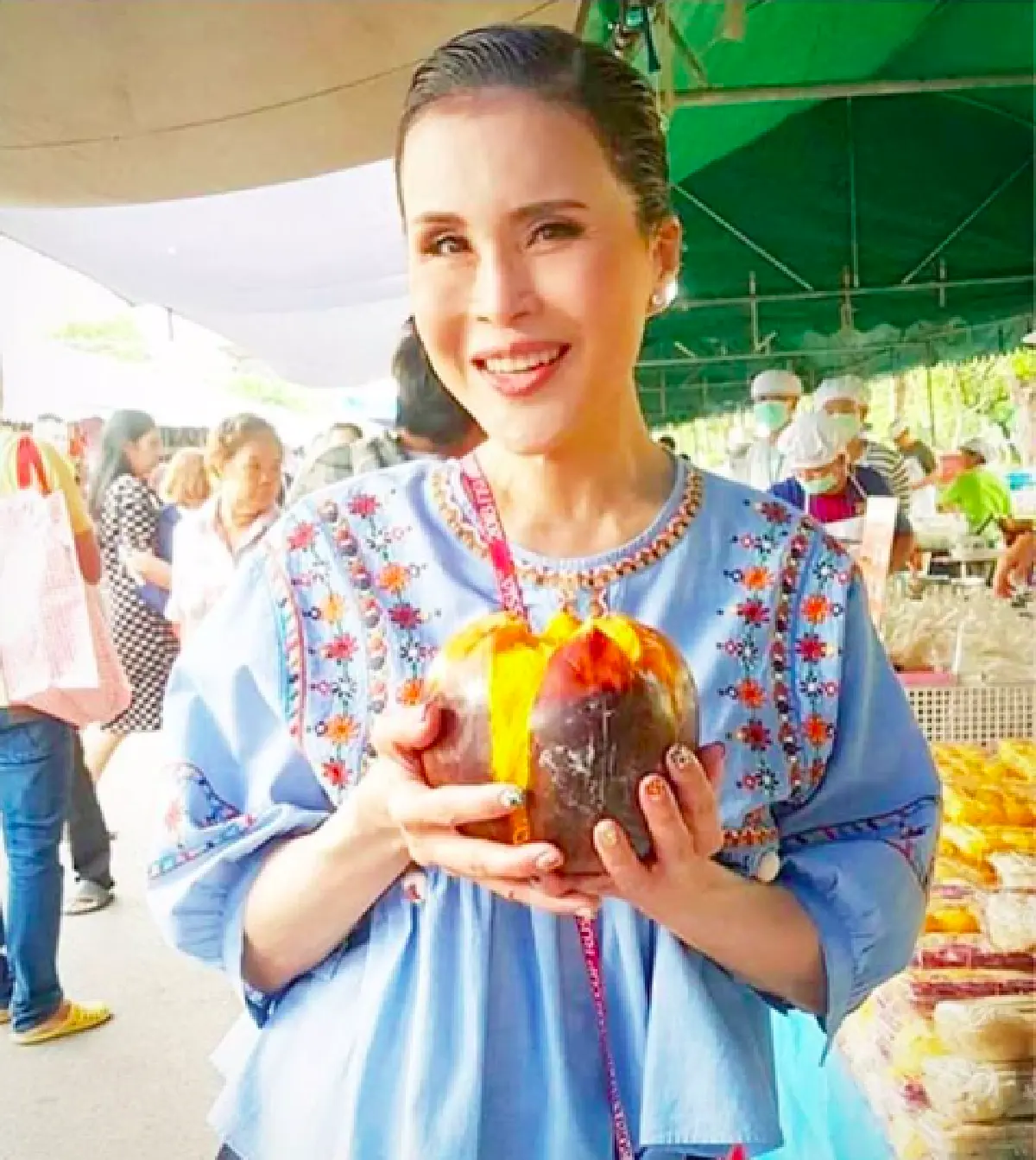 "ทูลกระหม่อมหญิงฯ” ทรงโชว์พระลูกคอขับร้องเพลงฮิต "รักติดไซเรน" พร้อมผู้ว่าฯ ททท. ที่ลอนดอน