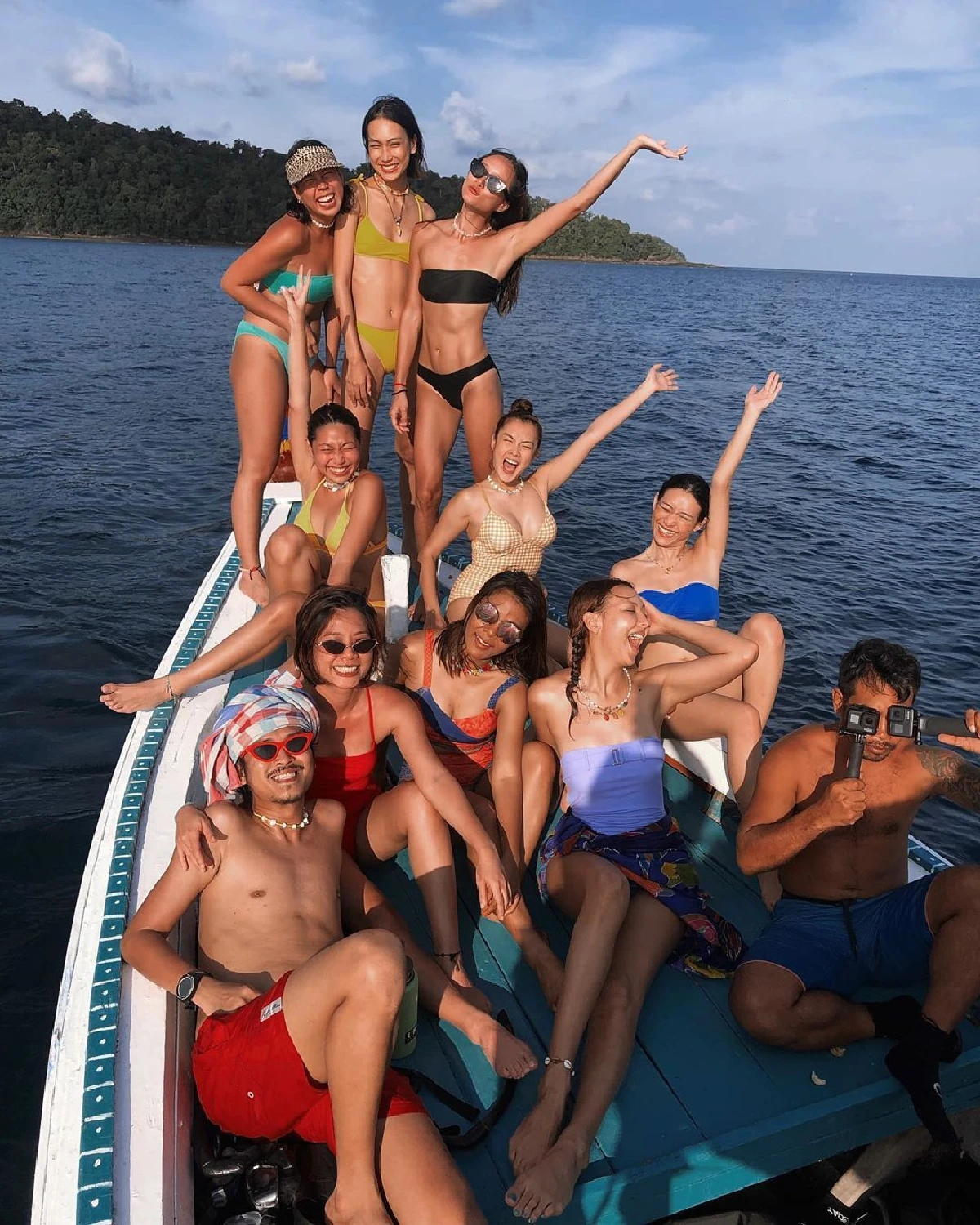 คารีสา สปริงเก็ตต์ นุ่งบิกินี่อวดหุ่นแซ่บจัดเต็มด้วยท่าโยคะสุดสตรอง