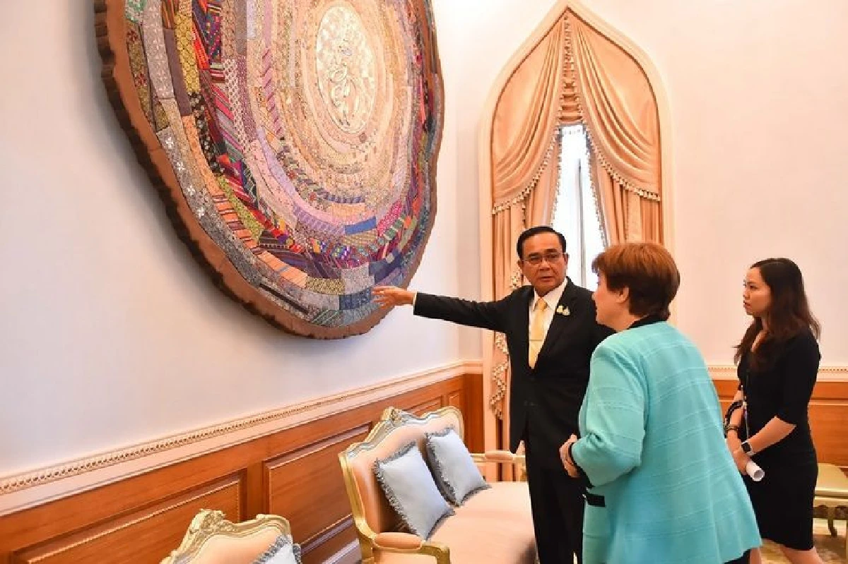 "บิ๊กตู่" ต้อนรับ ผู้บริหารไอเอ็มเอฟ พาทัวร์ ทำเนียบรัฐบาล