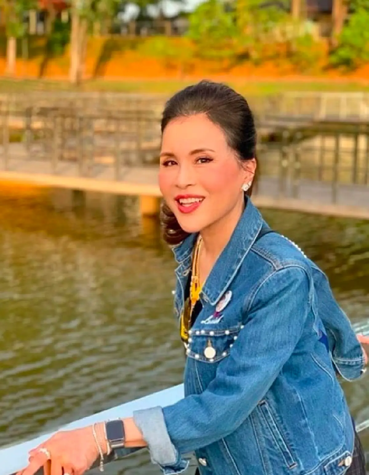 "ทูลกระหม่อมหญิงฯ” ทรงโชว์พระลูกคอขับร้องเพลงฮิต "รักติดไซเรน" พร้อมผู้ว่าฯ ททท. ที่ลอนดอน