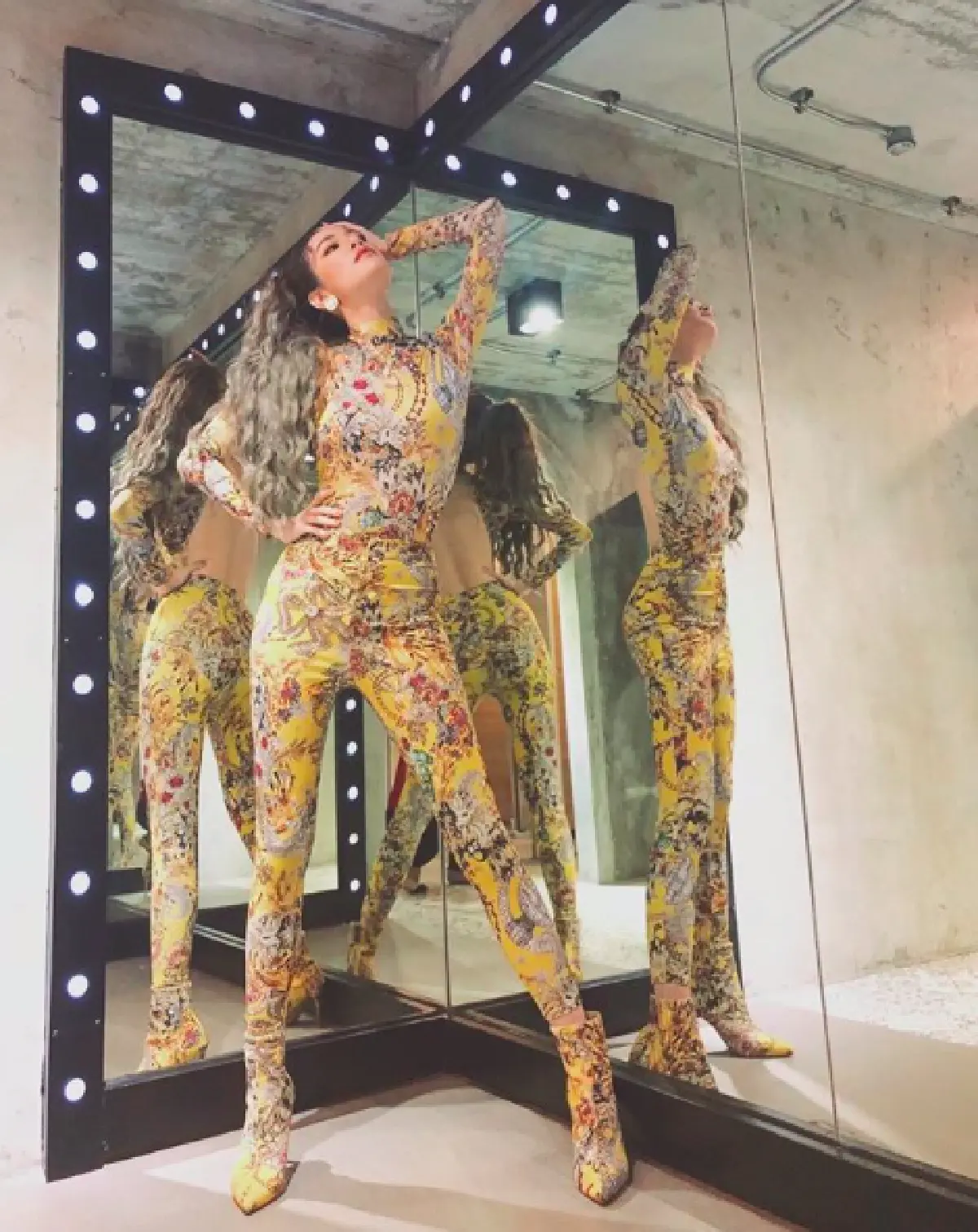 เหล่าคนบันเทิงสาวกับแฟชั่นสุดฮิตในตอนนี้ ..ชุดลายตาแนบเนื้อ ไม่เป๊ะจริงใส่ไม่ได้!