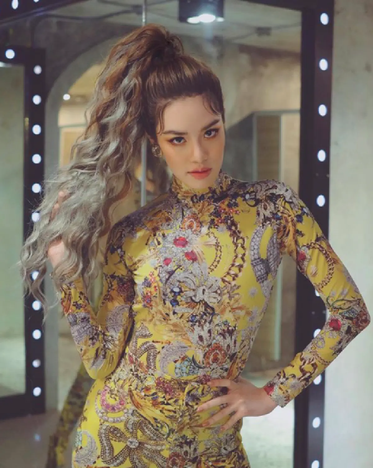 เหล่าคนบันเทิงสาวกับแฟชั่นสุดฮิตในตอนนี้ ..ชุดลายตาแนบเนื้อ ไม่เป๊ะจริงใส่ไม่ได้!