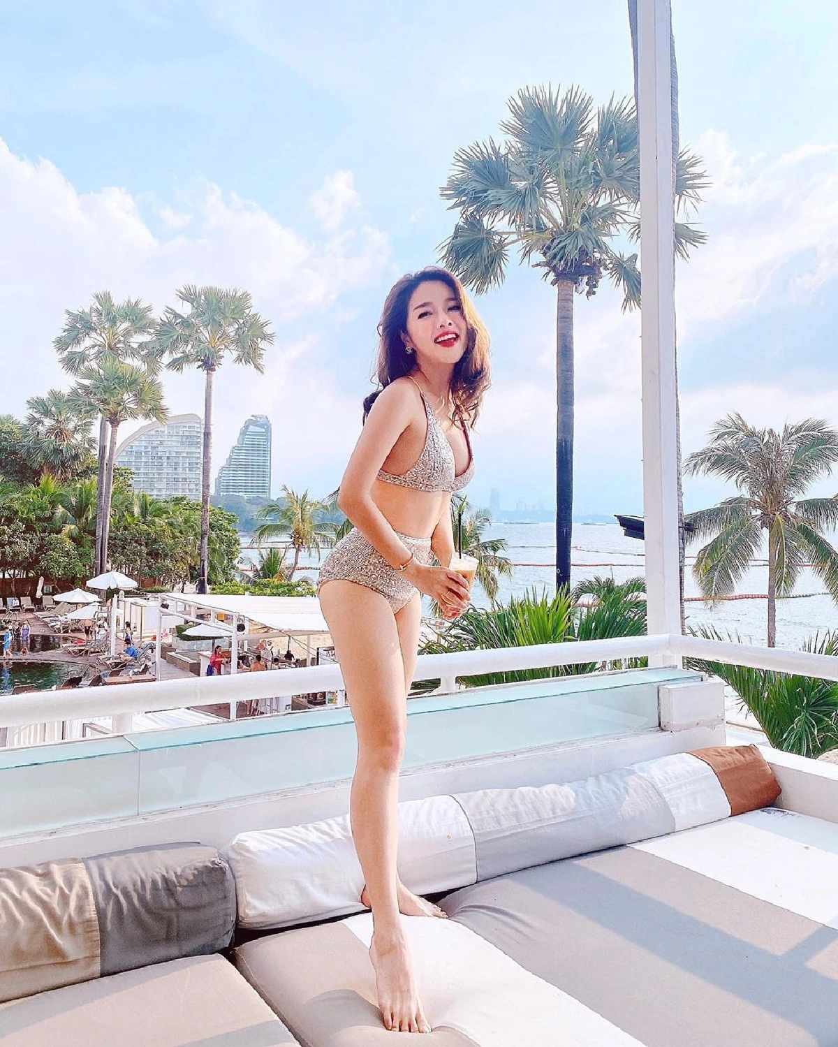 เล็กแซ่บพริกขี้หนู! แอร์ ภัณฑิลา อวดหุ่นเซ็กซี่ริมทะเลพัทยา