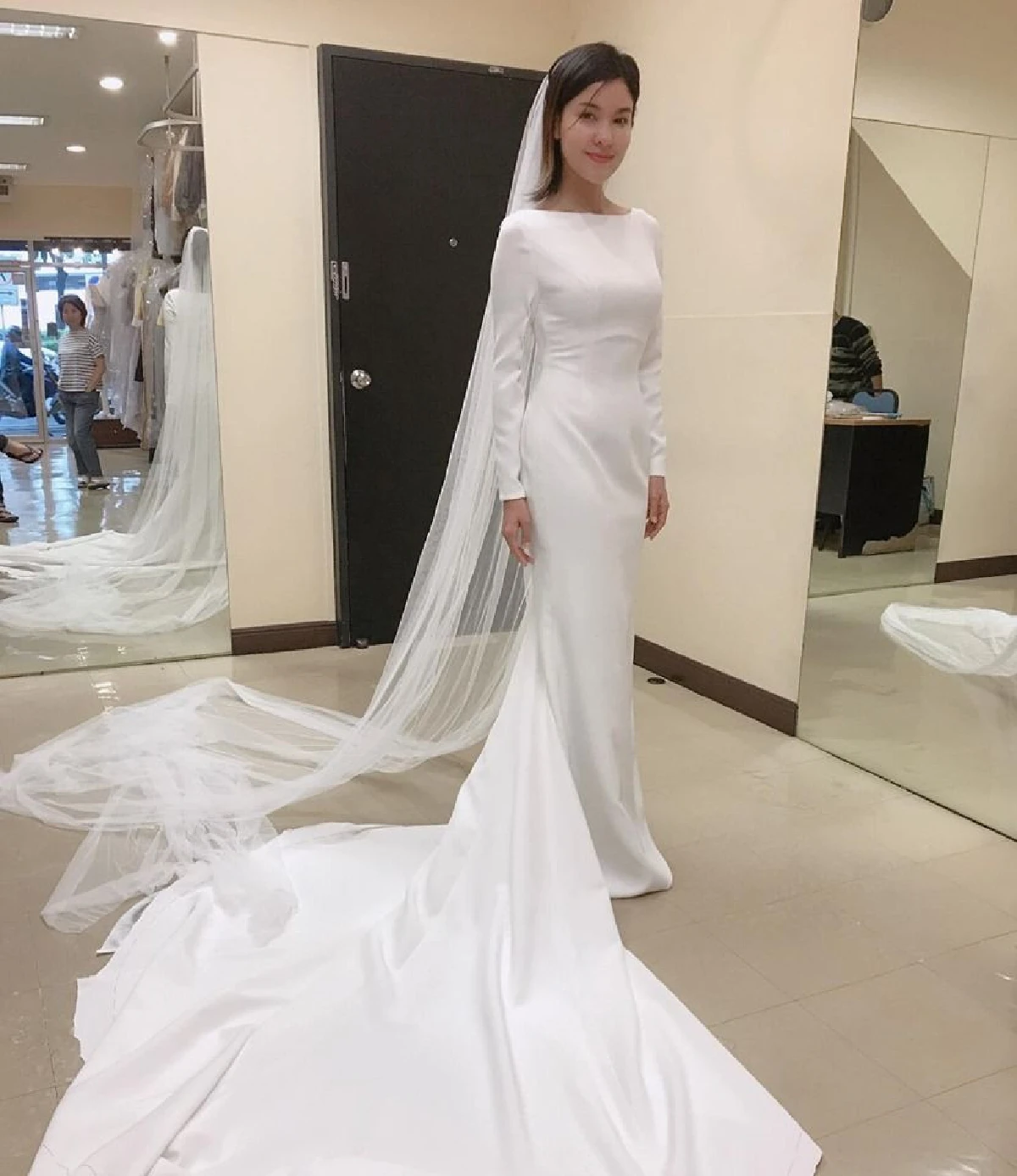 ทันเวลา “เปา เปาวลี” ฟิตติ้งชุดเจ้าสาวสีขาวสวยสง่า! หลังร้านที่สั่งตัดหนีหาย ไร้วี่แวว