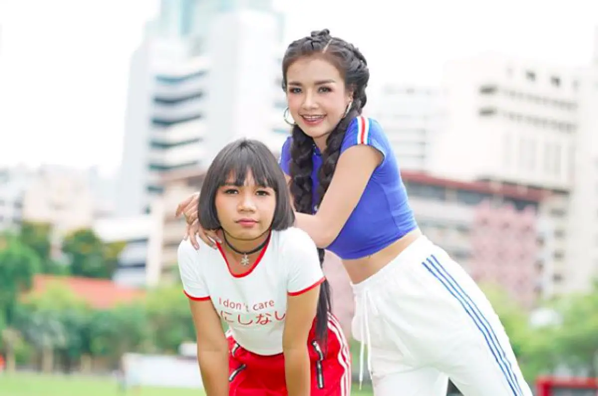 ให้รางวัลตัวเองบ้าง! "เจนนี่ ได้หมดถ้าสดชื่น” ถอยรถรถสปอร์ตสุดหรู เป็นของขวัญรับปริญญา