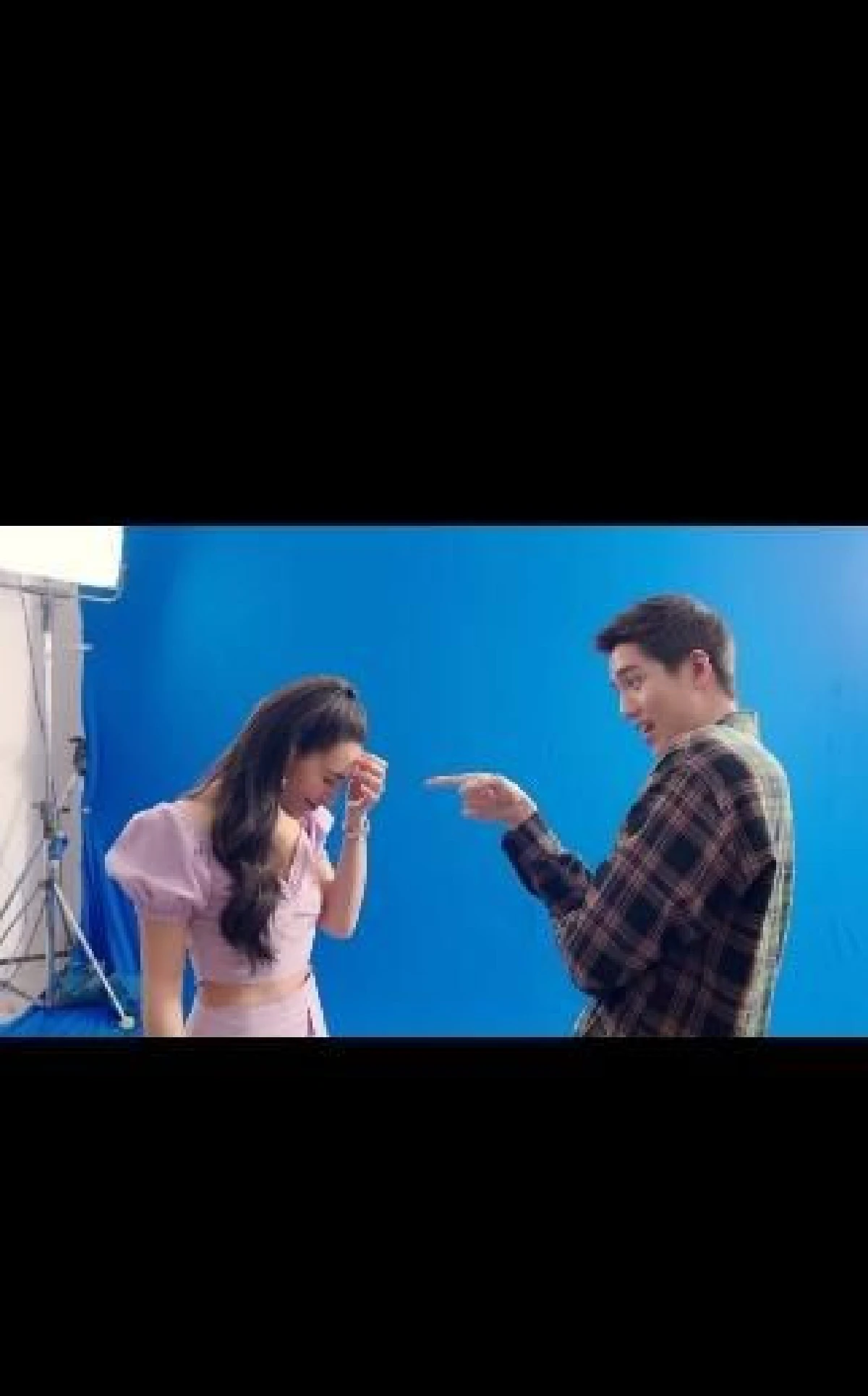 เปิดคลิปน่ารัก ต่อ ธนภพ-เบลล่า เต้นมุ้งมิ้งในเพลงรักติดไซเรน