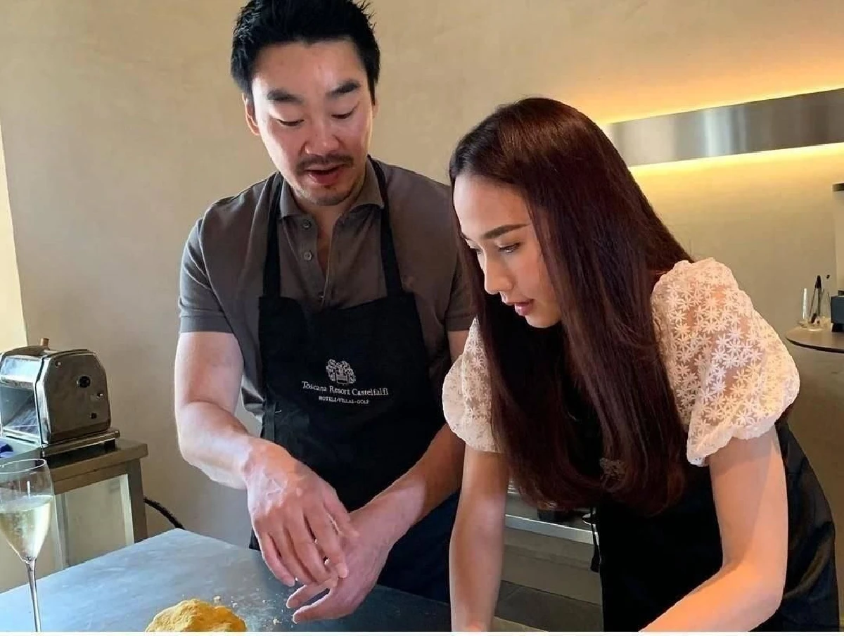 หวานต่อเนื่อง! ไฮโซพก ลงสตอรี่ไอจีแซว อั้ม พัชราภา มาป่วนถึงออฟฟิศ