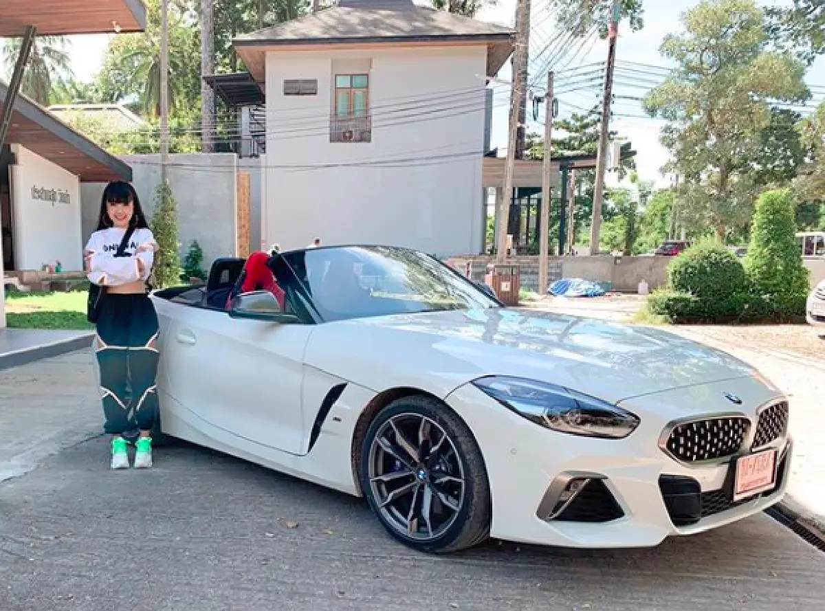 ให้รางวัลตัวเองบ้าง! "เจนนี่ ได้หมดถ้าสดชื่น” ถอยรถรถสปอร์ตสุดหรู เป็นของขวัญรับปริญญา