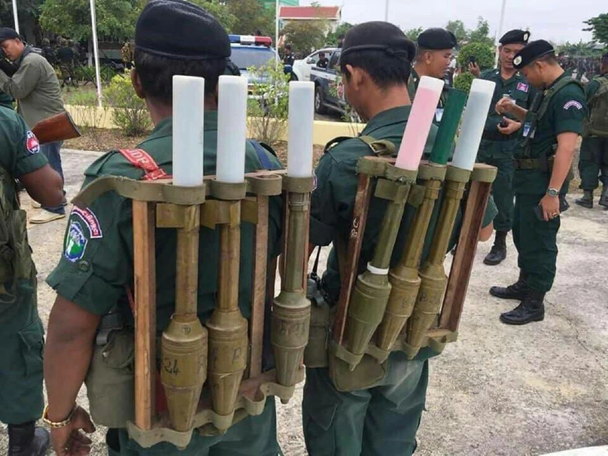 ทหารเขมรเสริมกำลังชายแดนคึกคักชาวบ้านแห่กลับประเทศตลาดโรงเกลือเงียบ