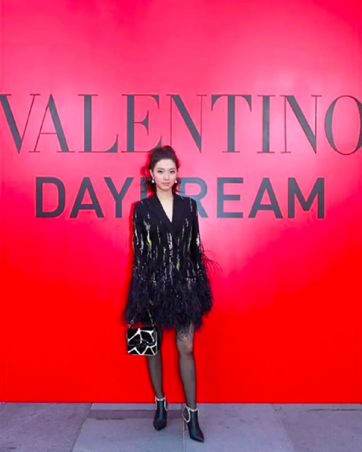 “มิว นิษฐา” อวดความน่ารัก “เลย์  EXO" ในงานปาร์ตี้แฟชั่นโชว์ พร้อมอัดคลิปมาฝากเหล่า EXO-L