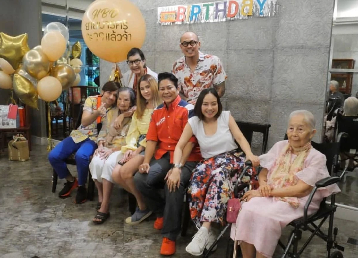 คุณยายมารศรี ฉลองวันเกิด 99 ปี ลูกหลานรวมตัวจัดให้อย่างอบอุ่น