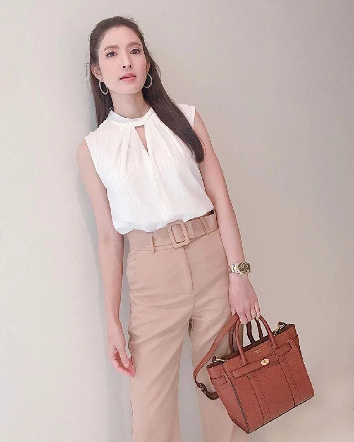 สวยและรวยมาก! แอฟ ทักษอร ถอยรถหรูป้ายแดง 3 คันรวดในรอบ 1 เดือน