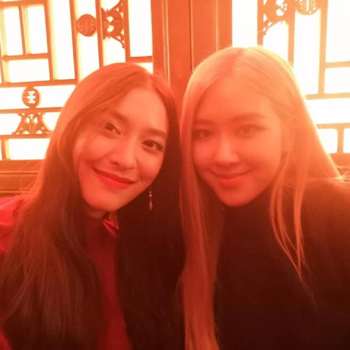 มิว นิษฐา สวยสง่ามาดนางพญานั่งฟร้อนโรวกระทบไหล่ โรเซ แบล็คพิ้งค์