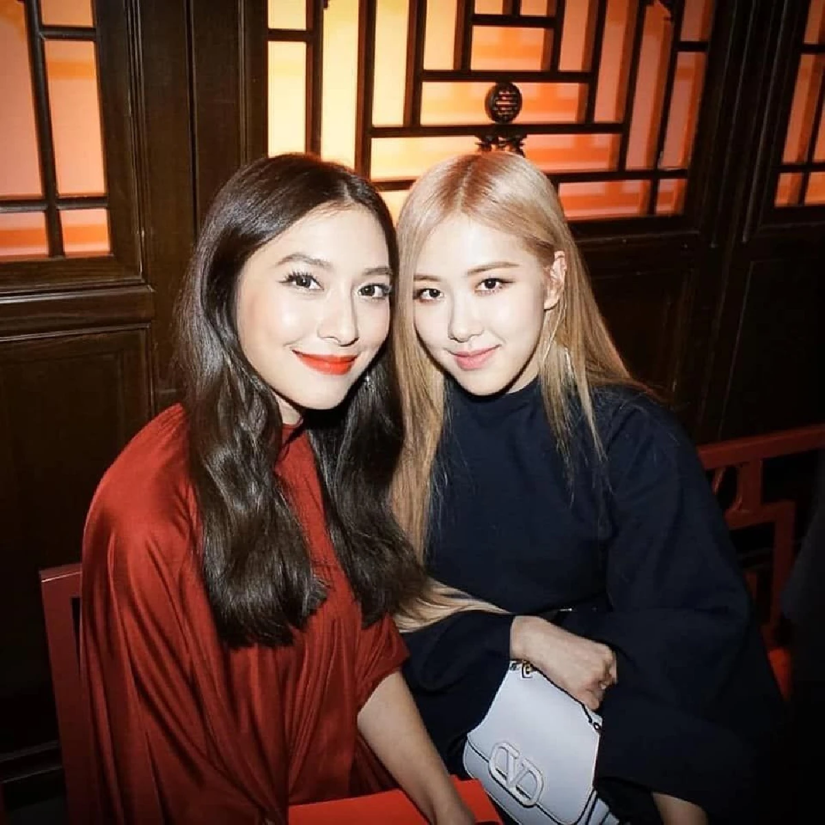 มิว นิษฐา สวยสง่ามาดนางพญานั่งฟร้อนโรวกระทบไหล่ โรเซ แบล็คพิ้งค์