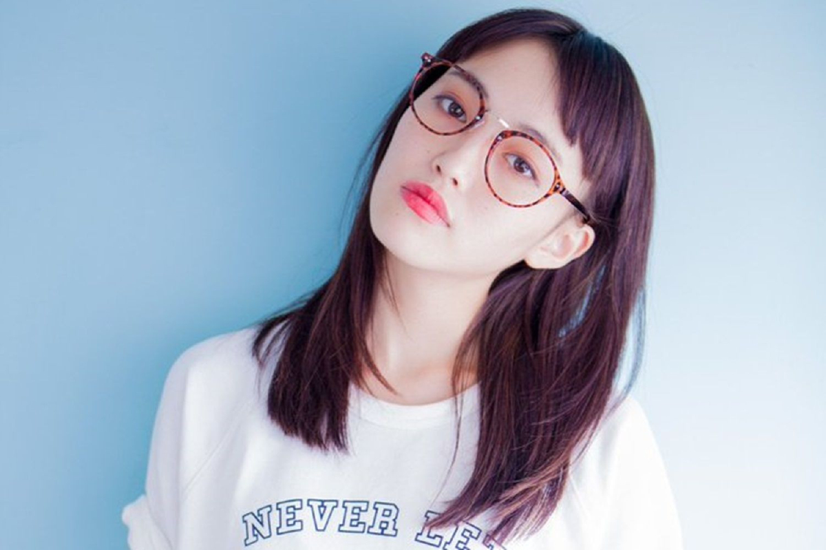 พนักงานหญิงโวย ชีวิตลำบากเพราะเจ้านายห้ามสวมแว่นสายตา พนักงานหญิงโวย ชีวิตลำบากเพราะเจ้านายห้ามสวมแว่นสายตา