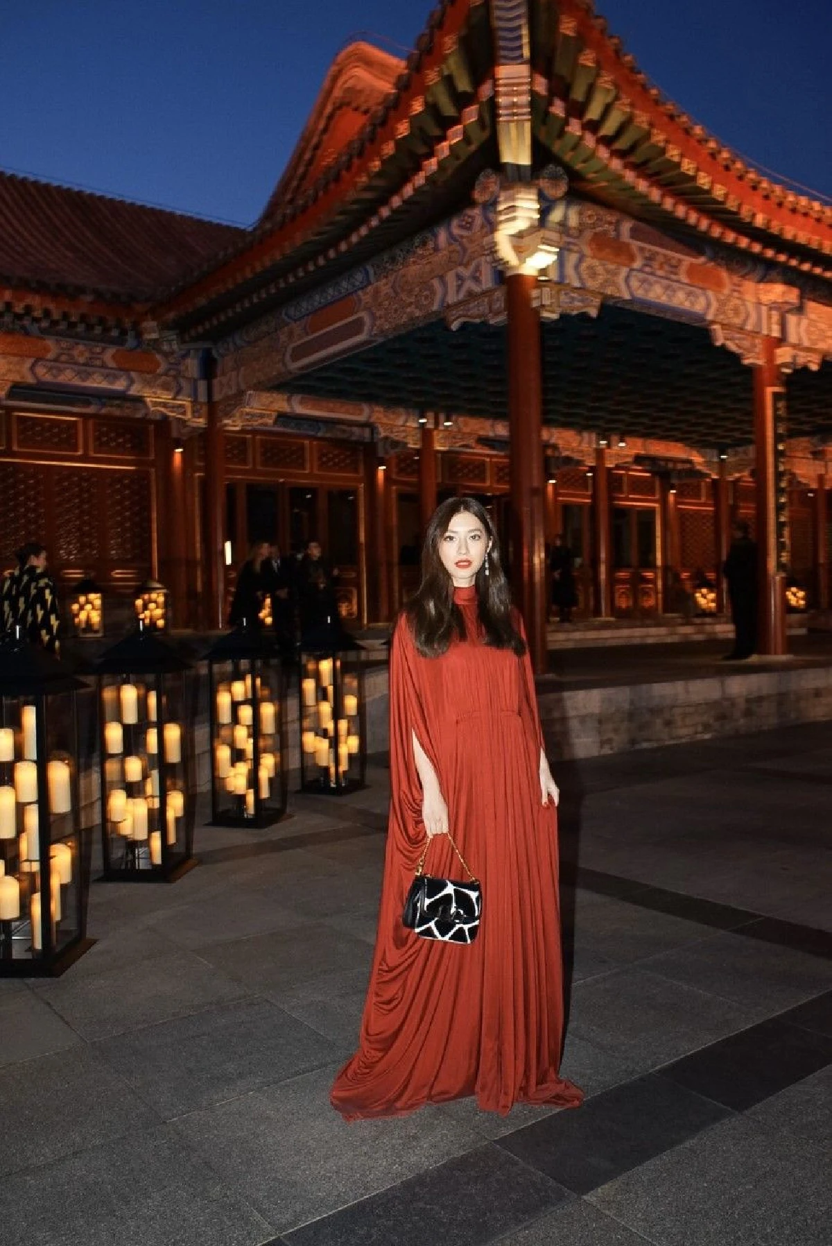 มิว นิษฐา สวยสง่ามาดนางพญานั่งฟร้อนโรวกระทบไหล่ โรเซ แบล็คพิ้งค์