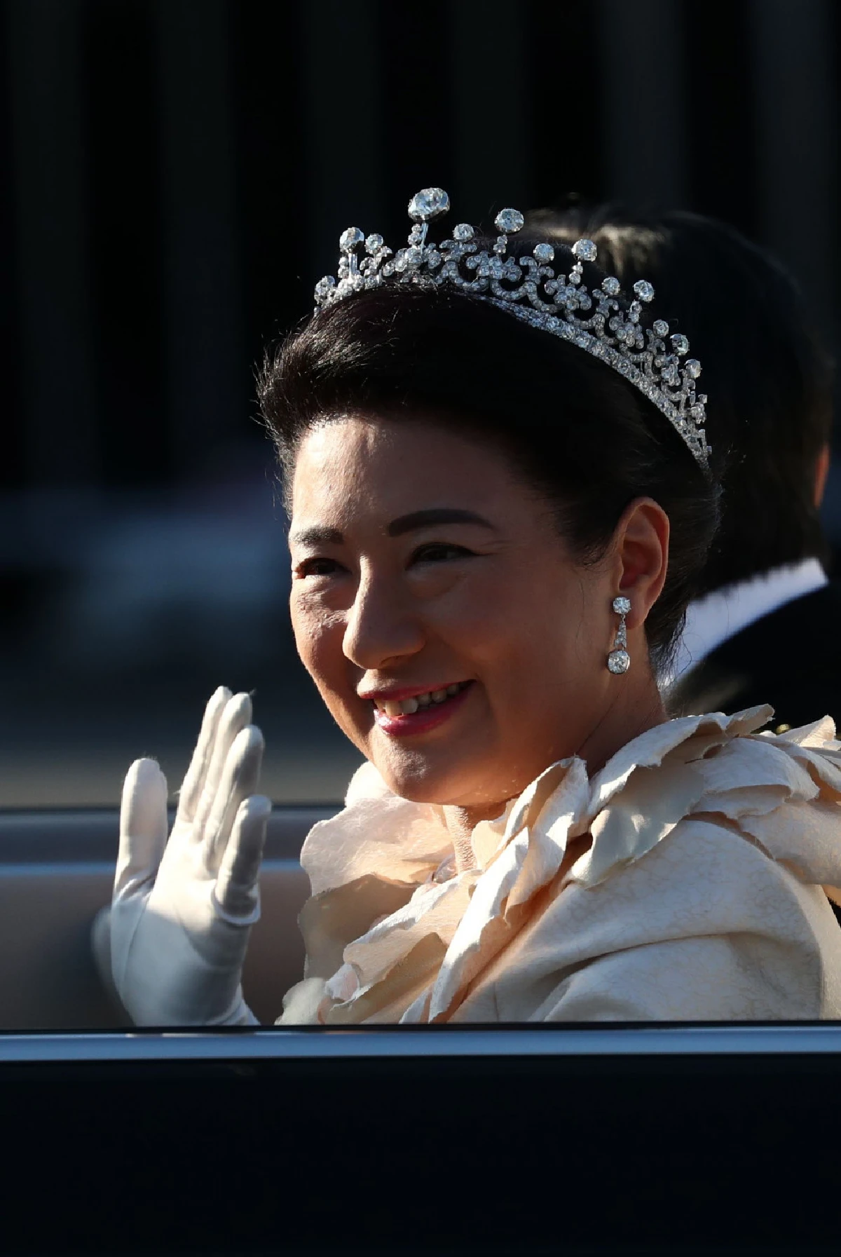 จักรพรรดิญี่ปุ่นเลียบพระนครให้ประชาชนชื่นชมพระบารมี