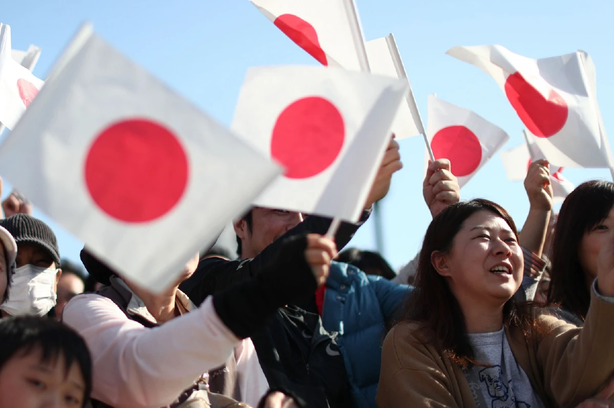 จักรพรรดิญี่ปุ่นเลียบพระนครให้ประชาชนชื่นชมพระบารมี