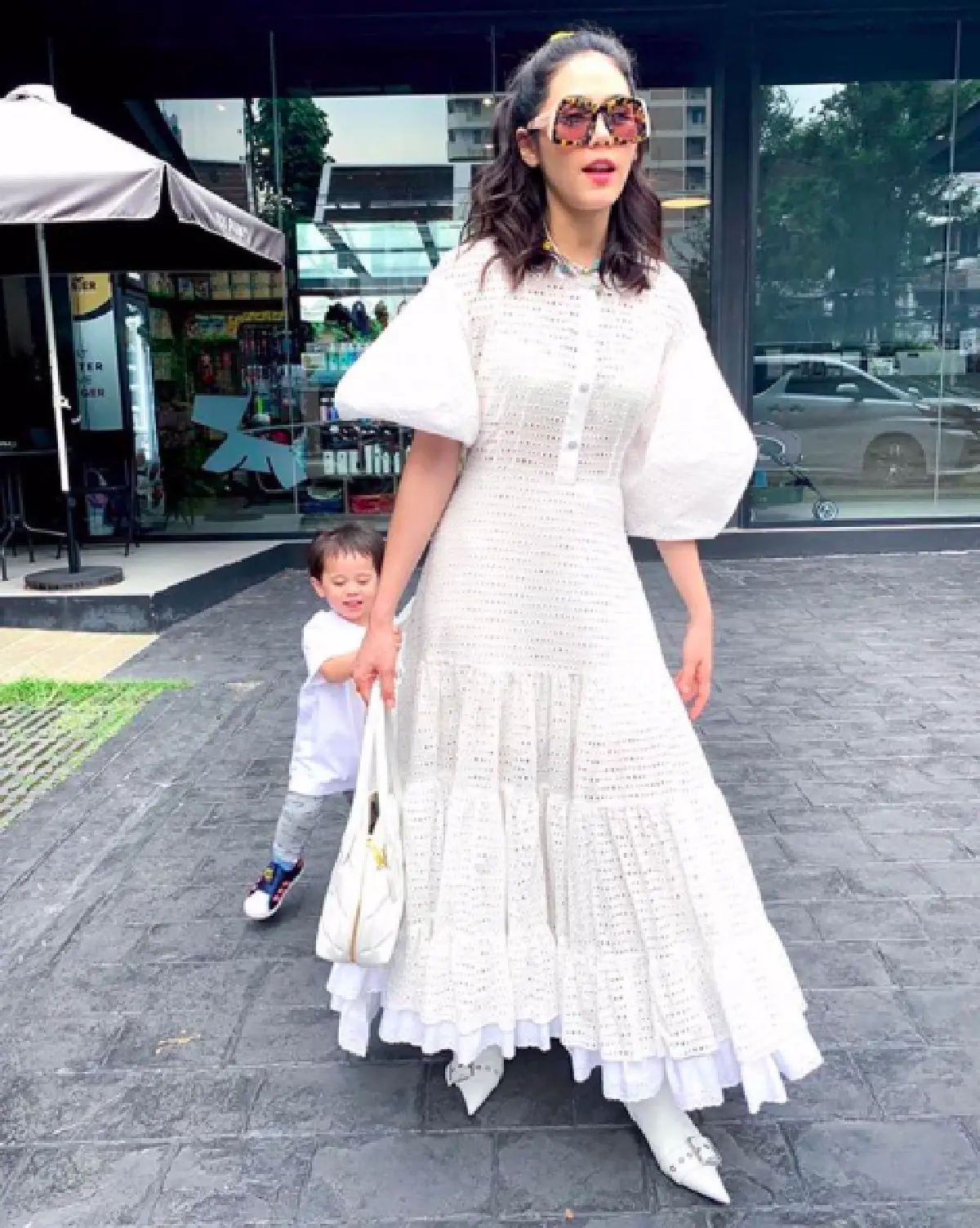 “น้องพายุ” สายฮา! อยากโพสท่าหมุนตัวเก๋ๆ แบบ “แม่ชม” แต่งานนี้กลับล้มเฉย