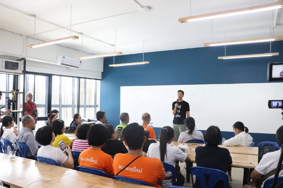 "ธนาธร"เปิดศูนย์ฯ "อนาคตใหม่ฝั่งธนบุรี" หวังเป็นพรรคของมวลชนอย่างแท้จริง