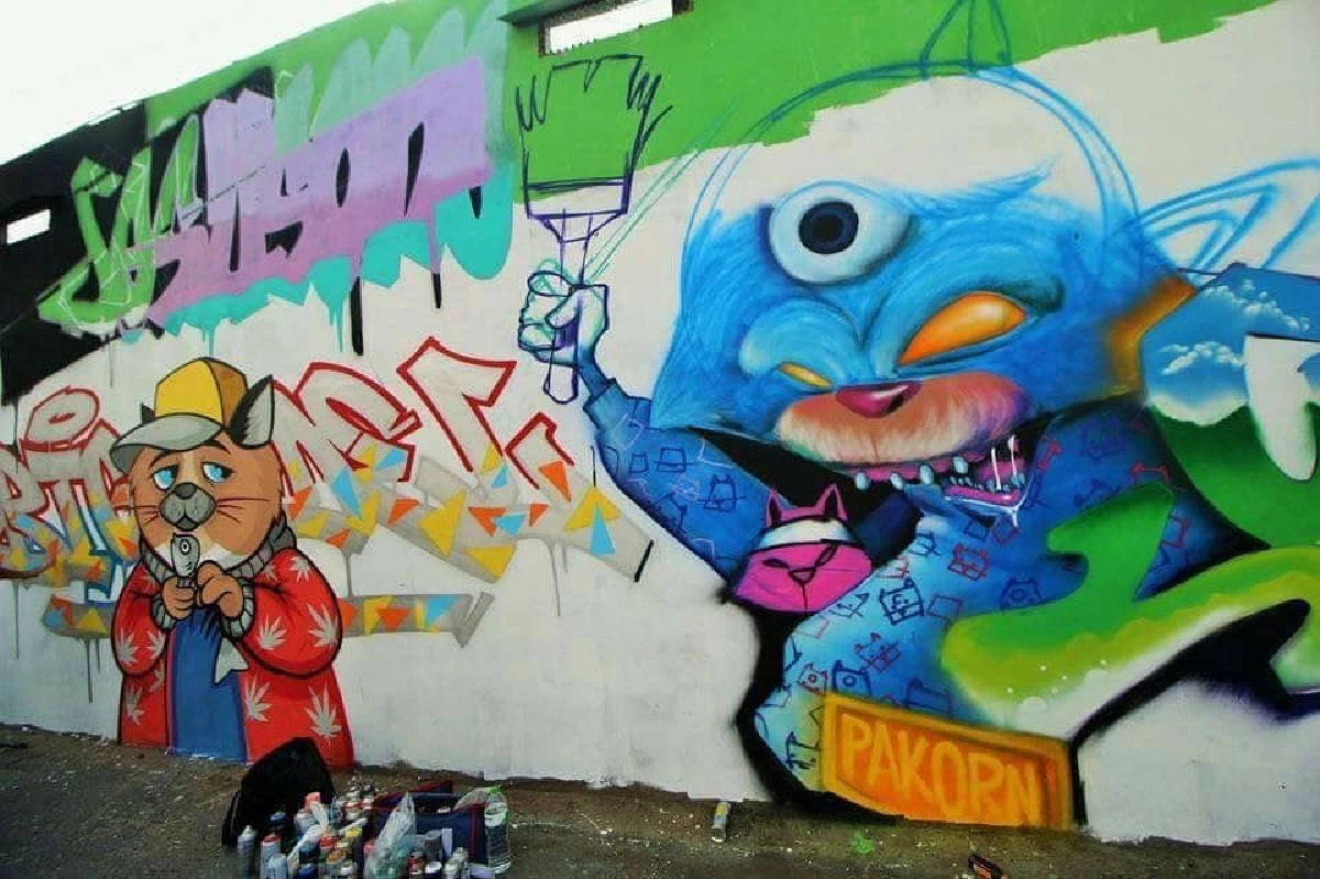 ศิลปินกราฟฟิตี้แต้มสีกำแพงเป็นแลนด์มาร์คแห่งใหม่ยาวสุดในภาคอีสาน