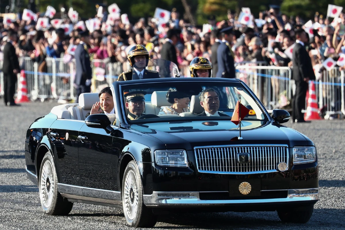จักรพรรดิญี่ปุ่นเลียบพระนครให้ประชาชนชื่นชมพระบารมี