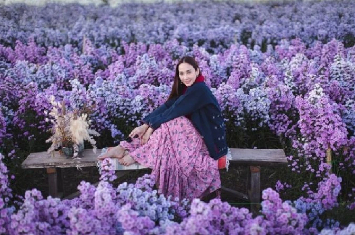 “ญาญ่า” ตามรอย “พี่อั้ม” เที่ยวฟาร์มดอกไม้สวยๆ งดงามไม่แพ้กัน