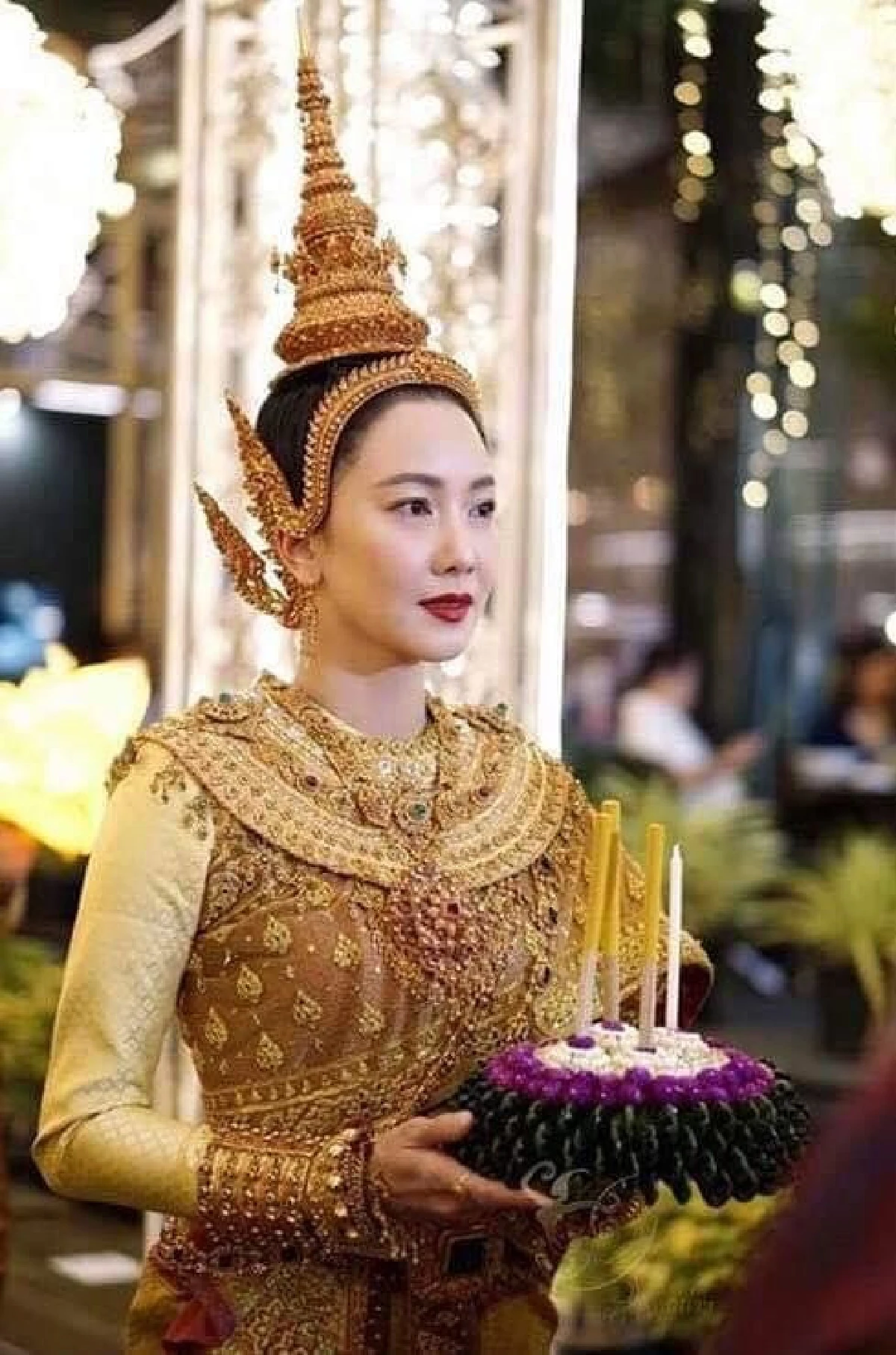 เก็บตกภาพสวยหล่อ! เหล่าซุปตาร์ร่วมเริงร่าในคืนวันลอยกระทง 2562