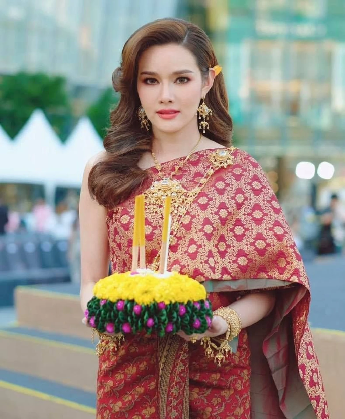 เก็บตกภาพสวยหล่อ! เหล่าซุปตาร์ร่วมเริงร่าในคืนวันลอยกระทง 2562